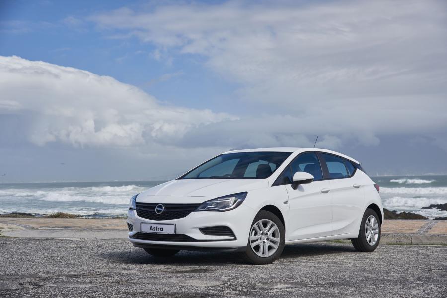  Opel Astra ecoFLEX 2016 года  (ZA) (фото 2 из 29)
